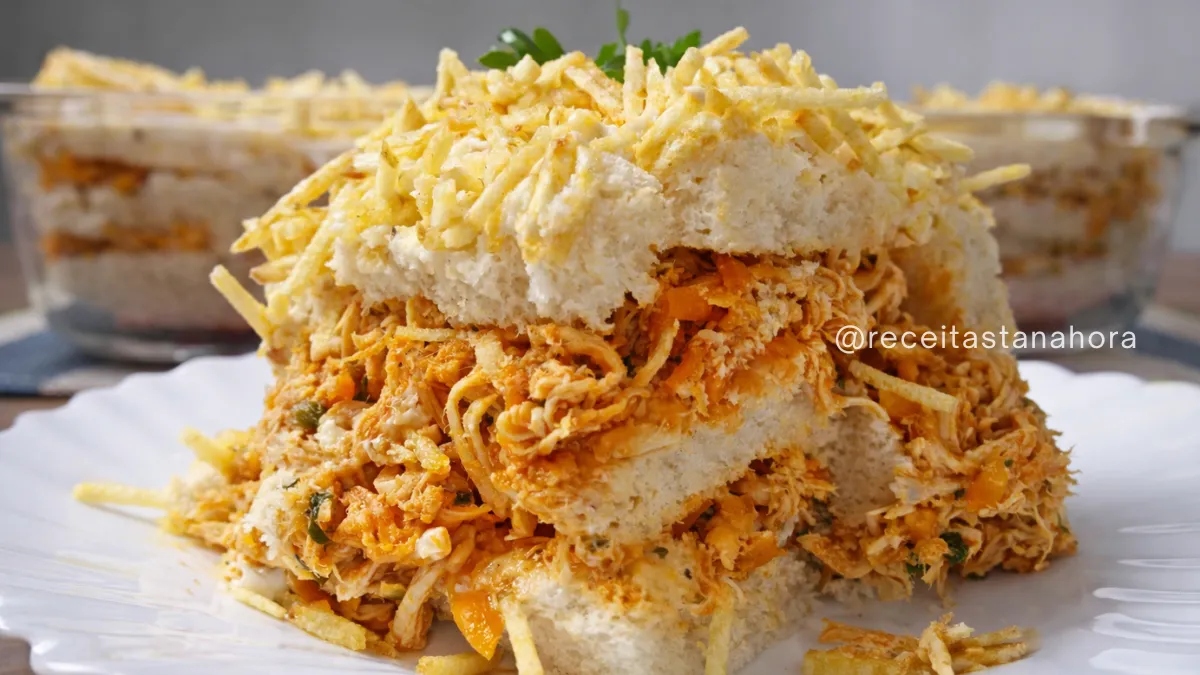 lanche gelado de frango com pão de forma e recheio cremoso