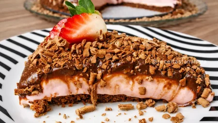 Torta sensação com morango e chocolate que chama atenção