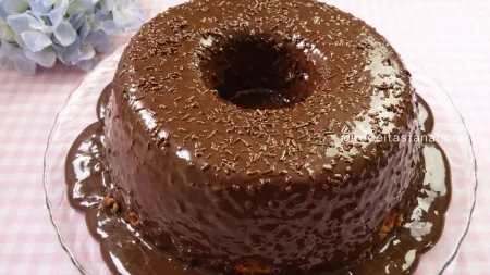 Bolo de cenoura formigueiro com brigadeiro trufado fofinho e irresistível