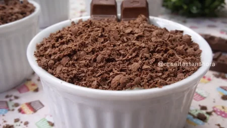 Escondidinho de Kinder Chocolate: Camadas de chocolate que surpreendem