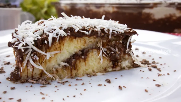 prestígio gelado de travessa com chocolate e coco