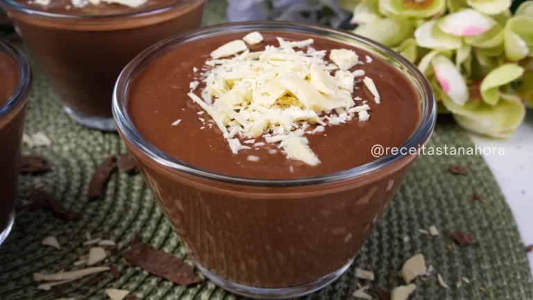 danette caseiro cremoso de chocolate servido em copinhos