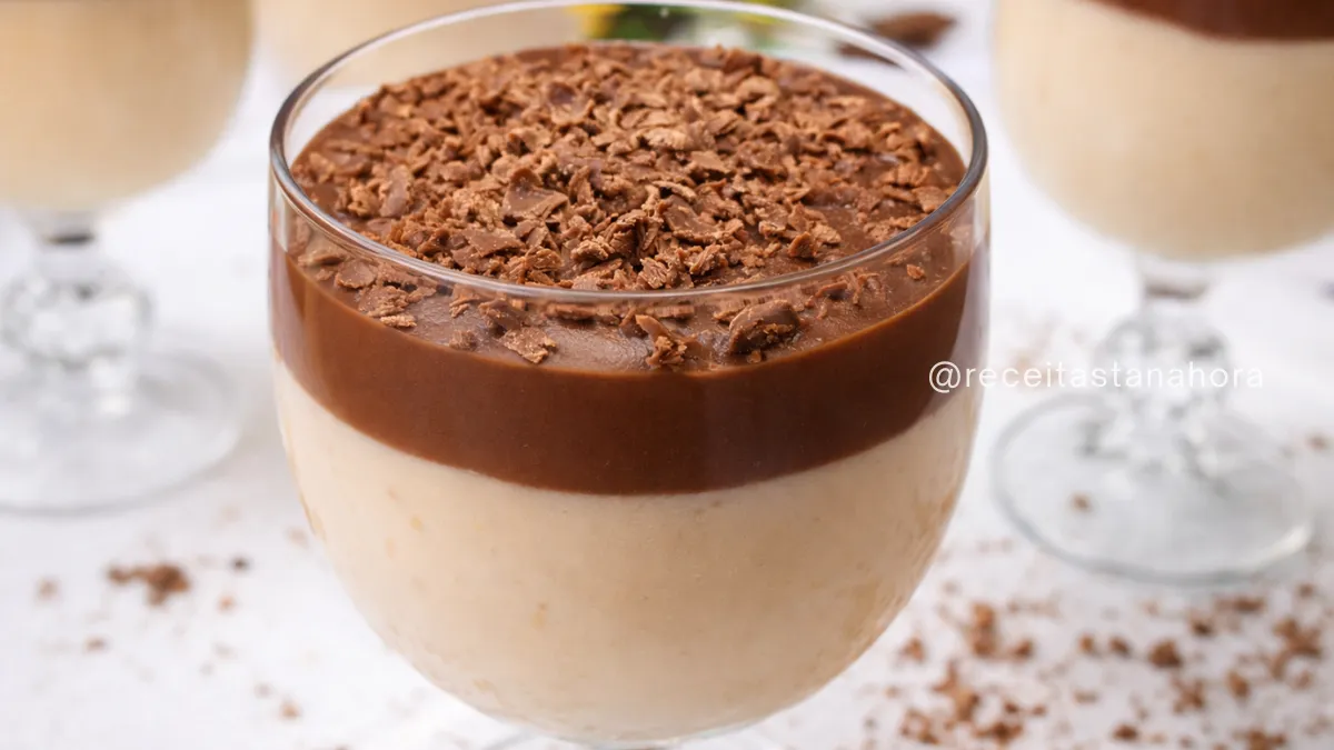mousse de maracujá com chocolate em camadas