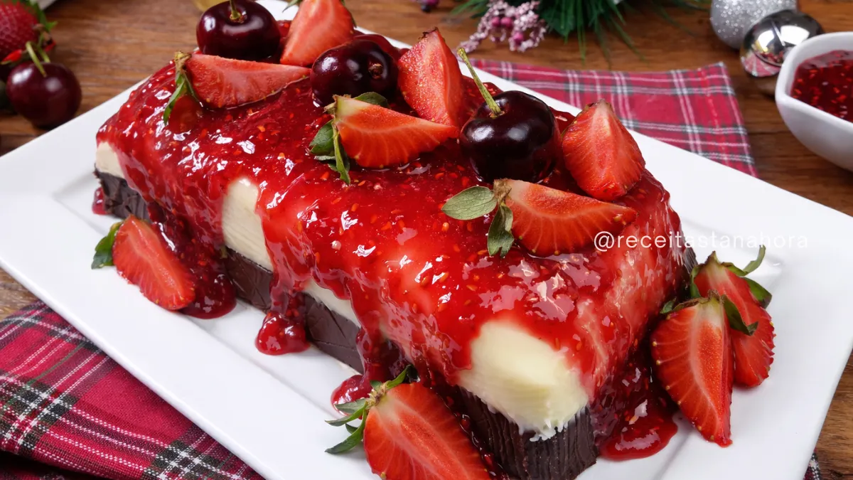 terrine de chocolate com frutas vermelhas para natal