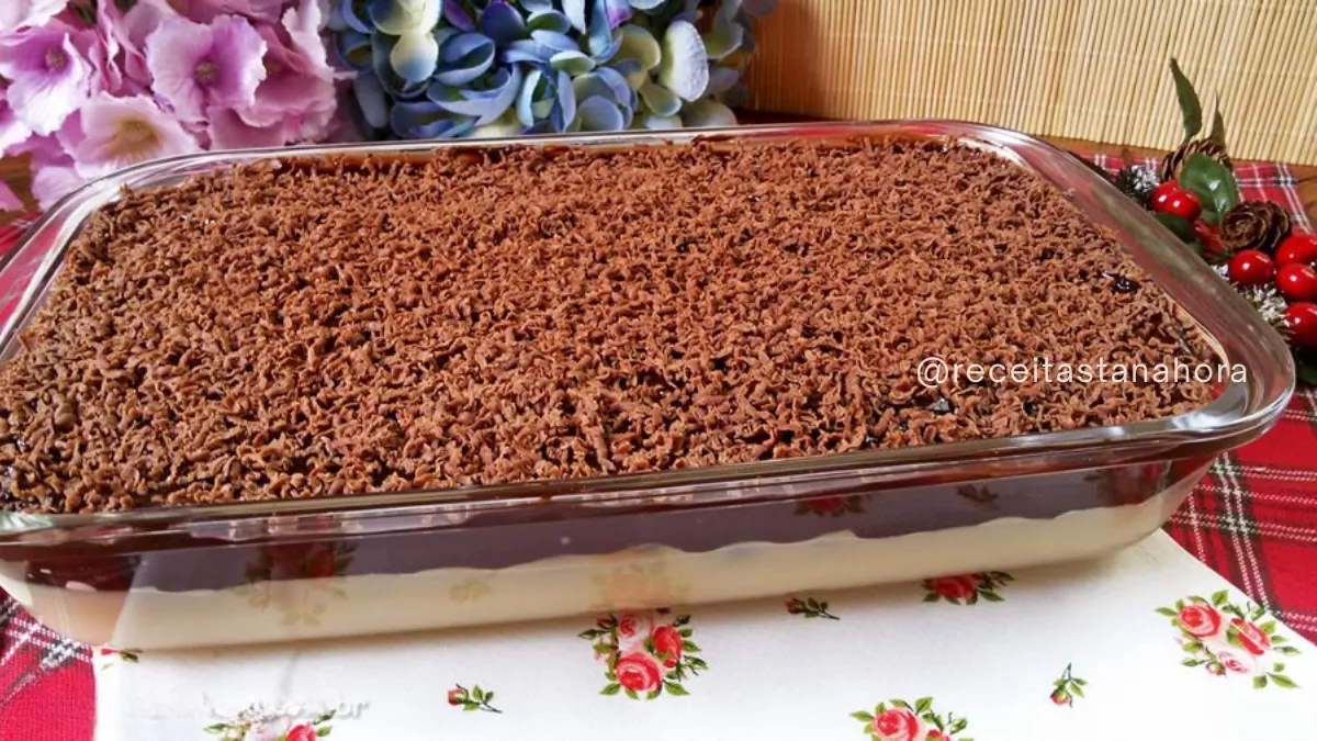 bombom de travessa com uvas e ganache de chocolate