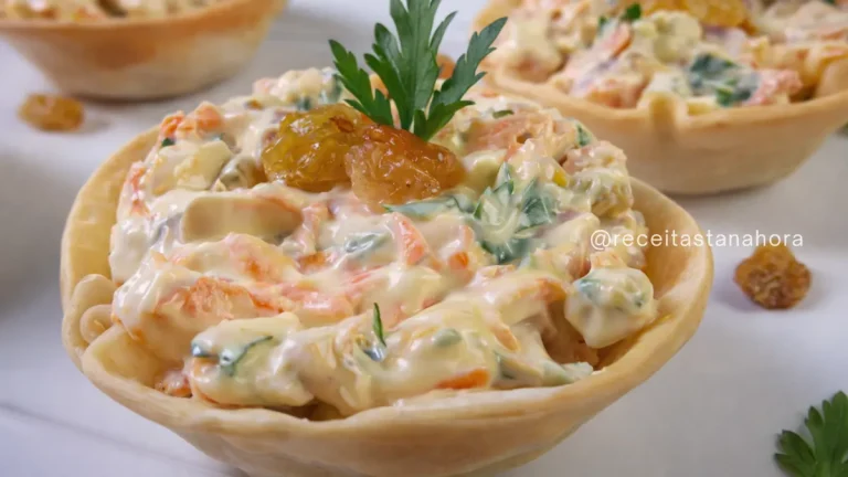 cestinha de tender com cream cheese servida na mesa