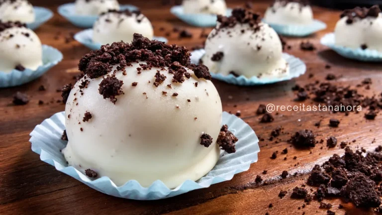 trufas de oreo cobertas com chocolate branco prontas para servir