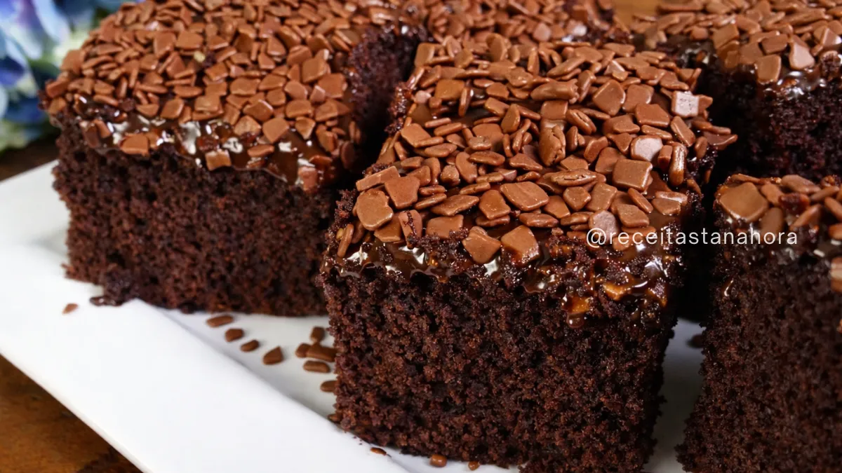 bolo nega maluca fofinho com cobertura de chocolate caseiro