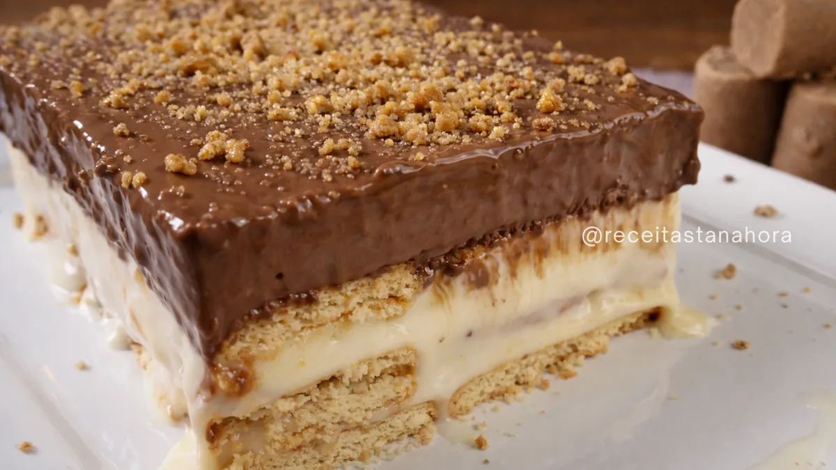 sobremesa rápida de biscoito gelado com leite condensado e ganache