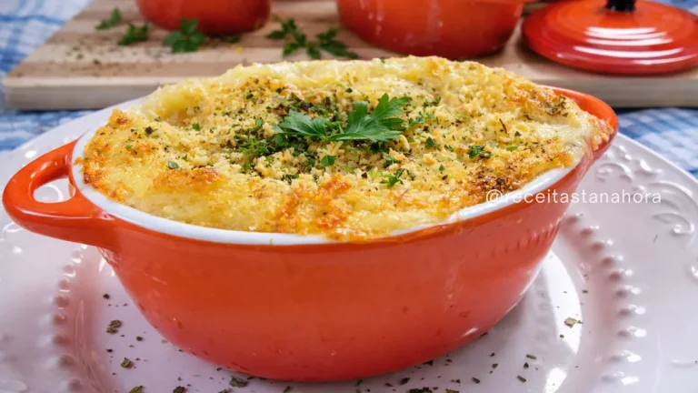 escondidinho de bacalhau com purê de batata e queijo gratinado