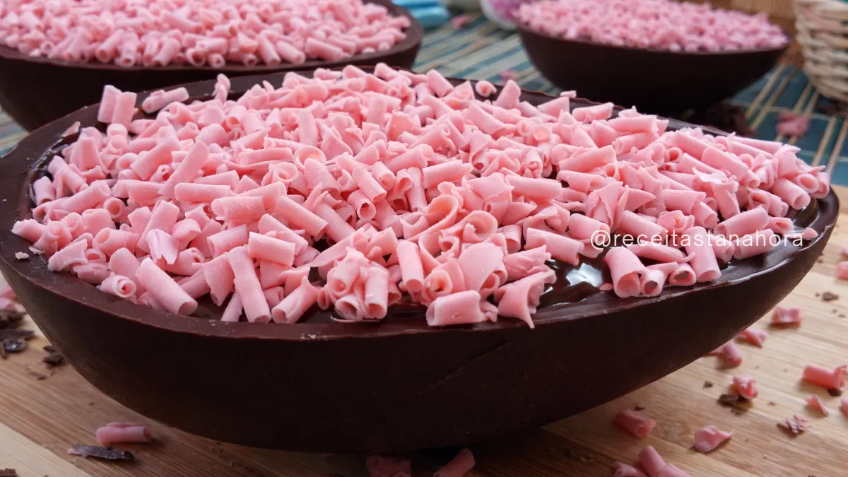 ovo trufado sensação chocolate com morango cremoso