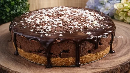 Torta mousse de chocolate: Sobremesa gelada com ganache e base crocante