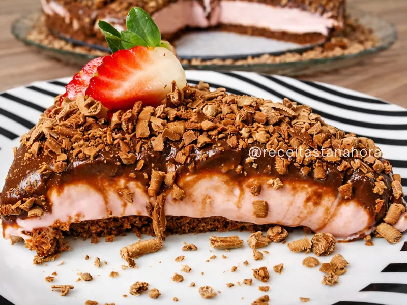 torta sensação entre as sobremesas para Dia dos Namorados com morango e chocolate