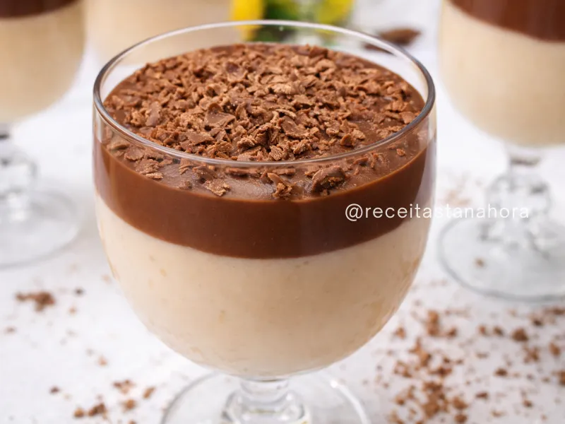 mousse de maracuja com camada de chocolate