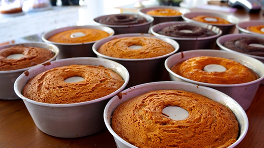 Como fazer bolo de chocolate?  Bolos e doces, Bolos caseiros, Fazer bolo  de chocolate