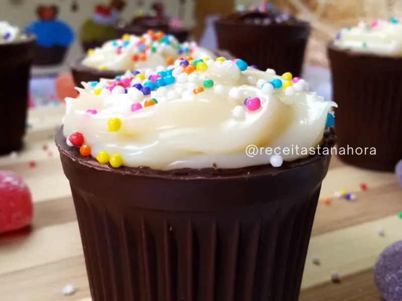 copinho de chocolate com brigadeiro fácil para fazer com crianças
