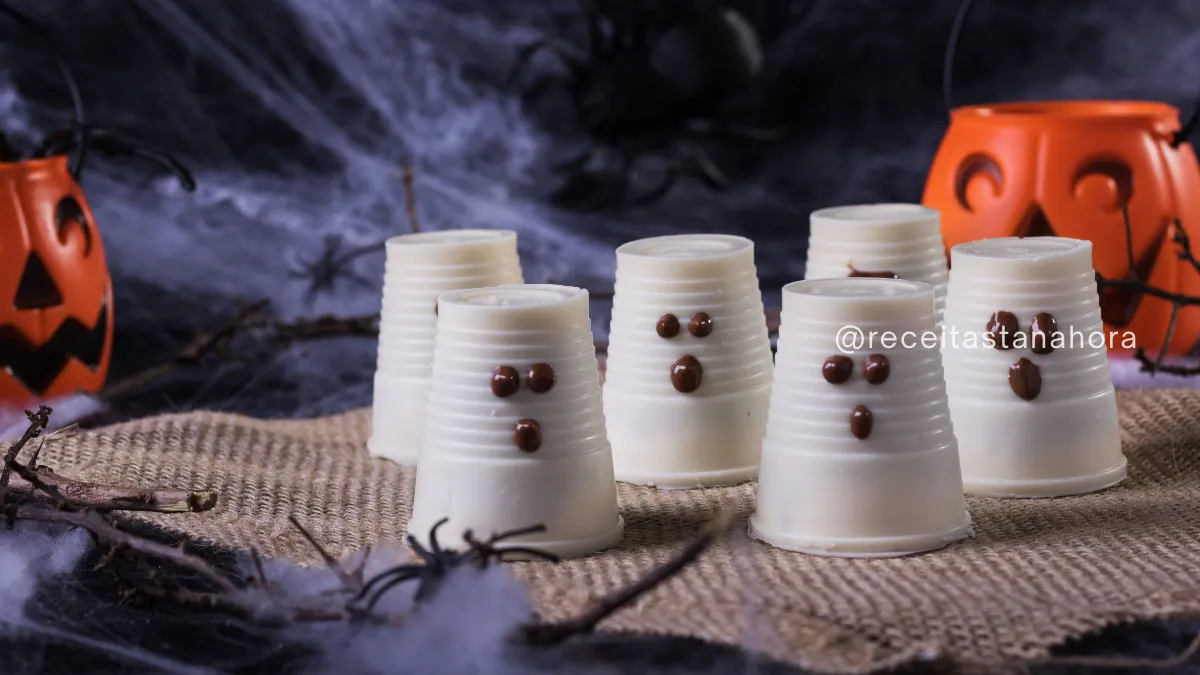 trufas de chocolate decoradas em formato de fantasma