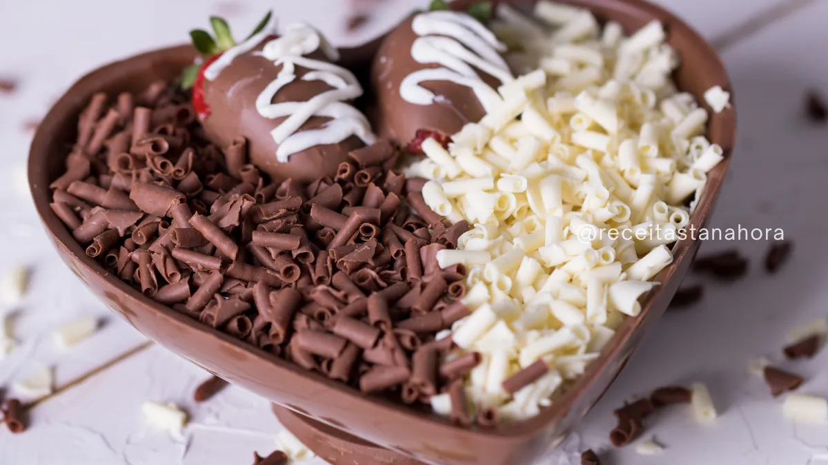 ovo de páscoa dois amores com brigadeiro branco e chocolate