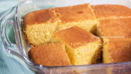 Bolo de milho sem farinha fofinho de liquidificador fácil e delicioso