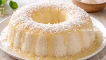 Bolo gelado de tapioca fácil e cremoso